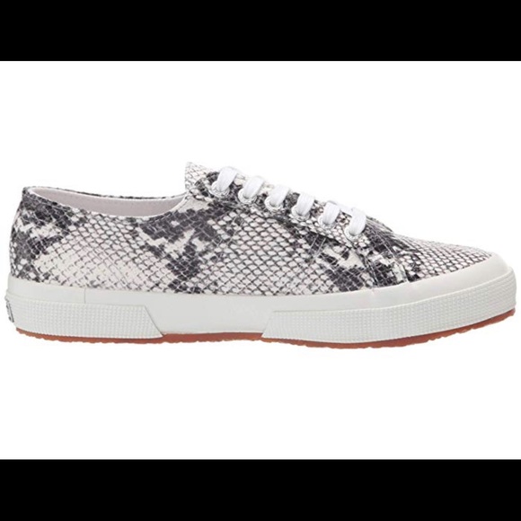 Shoes - Picture 6 of 9